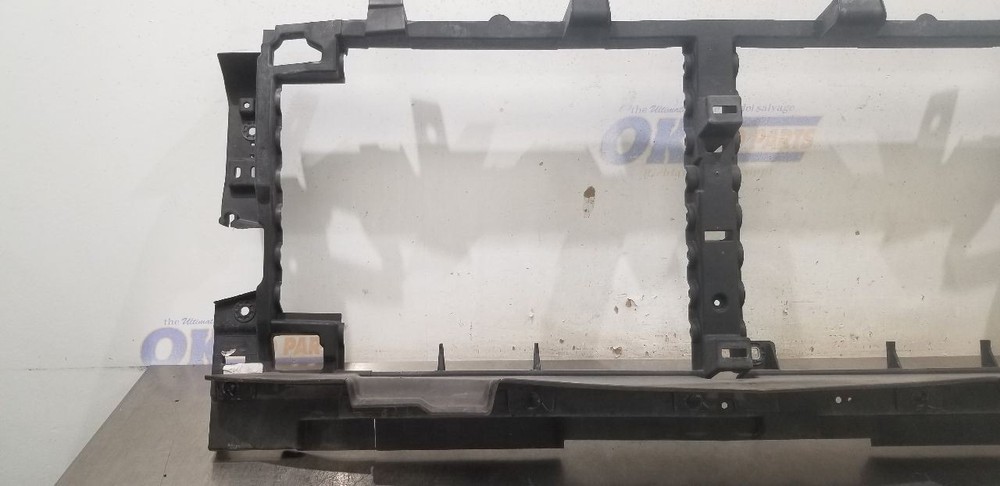 20 CHEVY SILVERADO 1500 AIR SHUTTER 5.3L