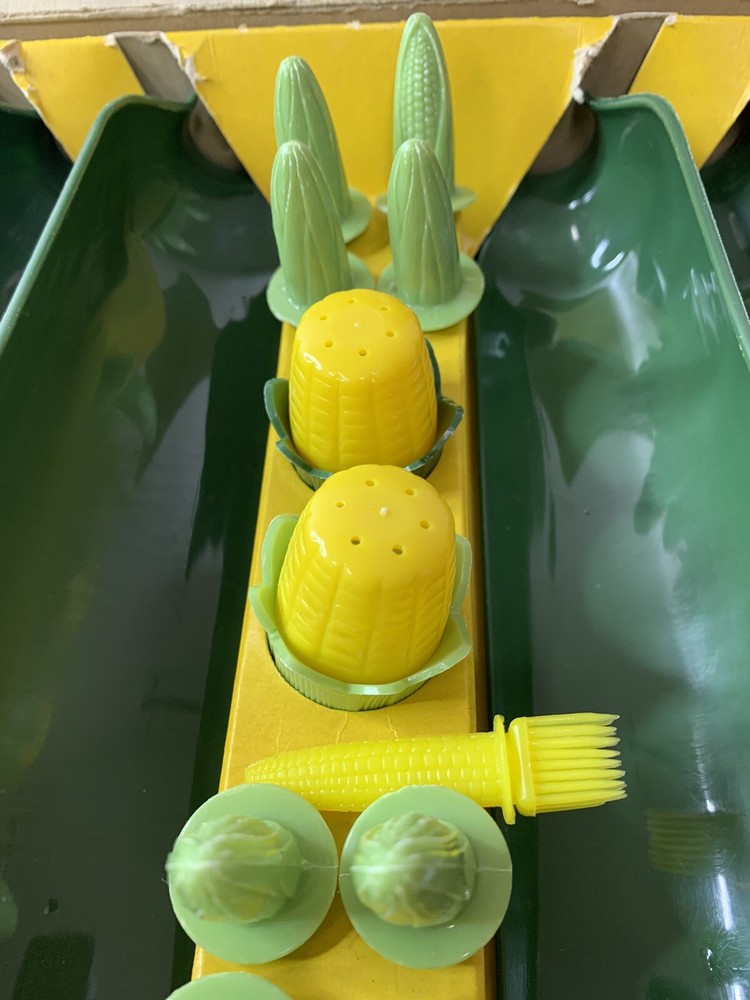 Vintage SERV-RITE CORN SERVERS COMPLETE SERVICE FOR FOUR