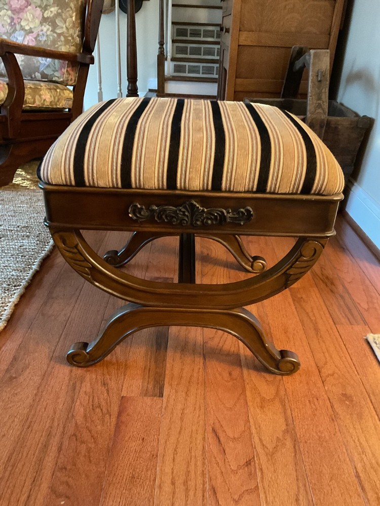 VTG Regency Style Carved Upholstered Bench Entryway Bench