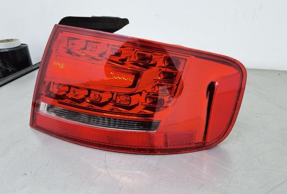 AUDI A4 B8 S-LINE REAR RIGHT TAIL LIGHT 8K5945096B
