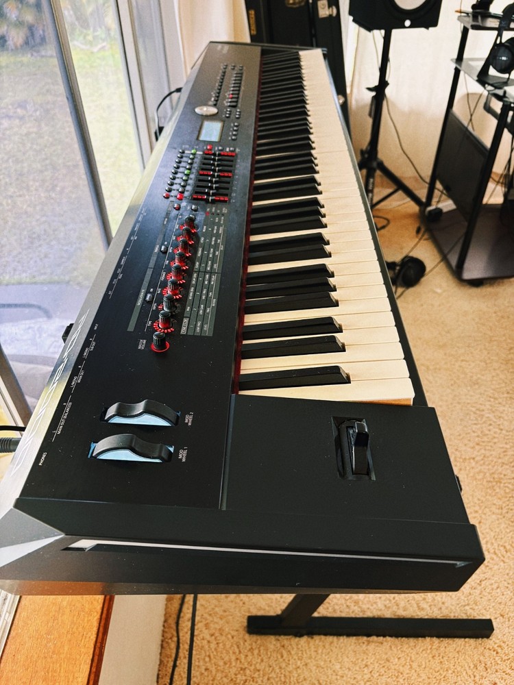 Roland RD-2000 flagship 88-key stage piano
