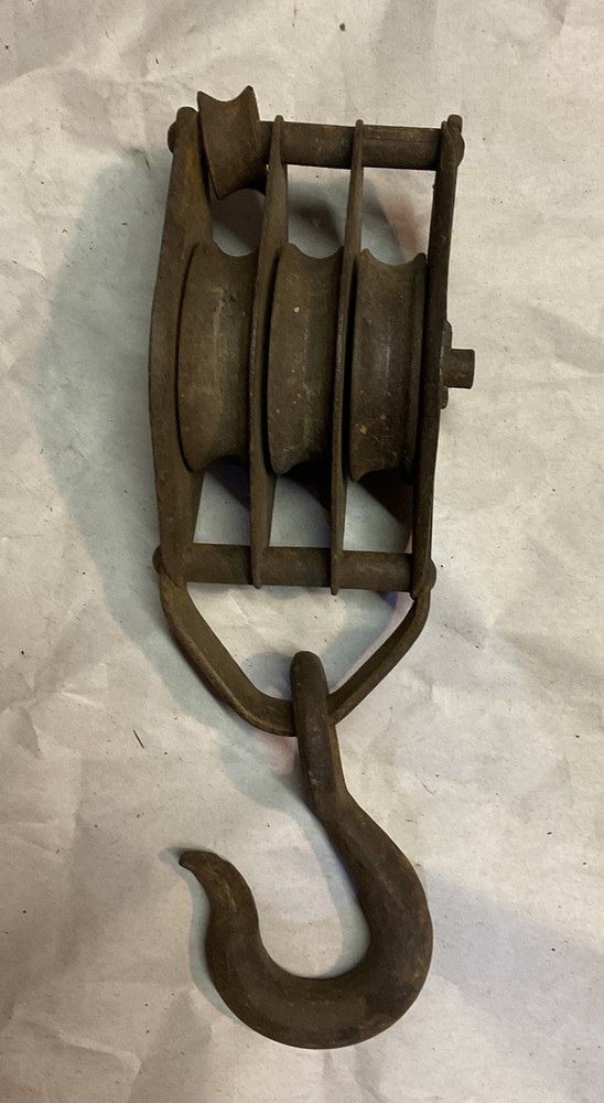 VTG Rustic Iron Tackle & Triple Pulley & Hook