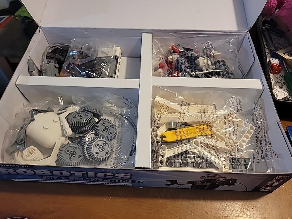 Thames & Kosmos - Robotics Smart Machines Engineering Kit - Model 620375