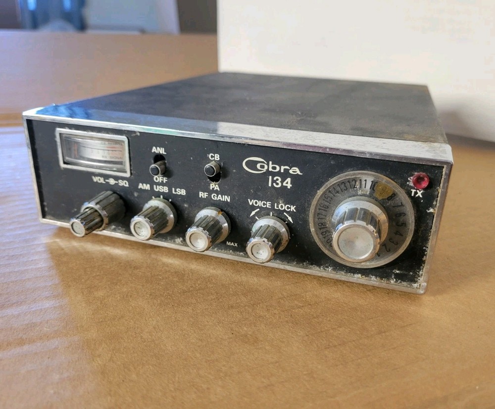 Cobra 134 Vintage 23 Ch Transceiver, Powers On, No Microphone