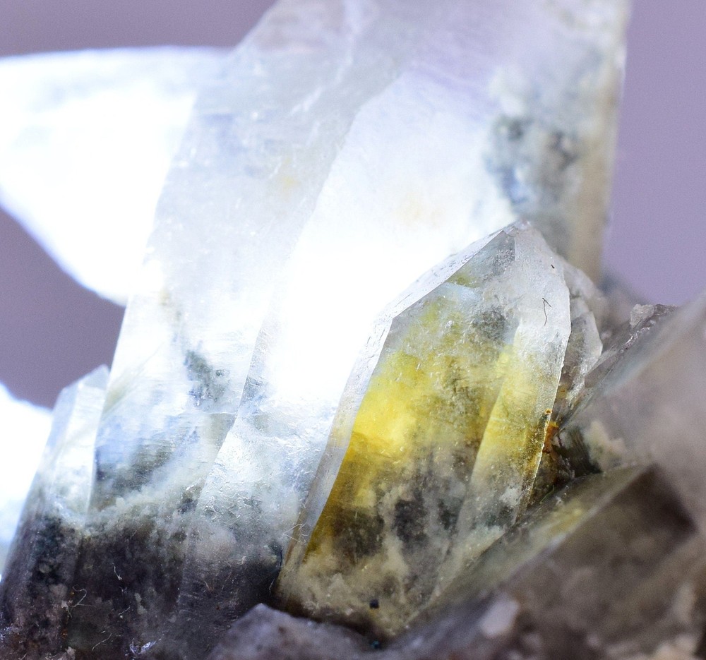 5cms GEM QUARTZ Natural Chlorite Included Phantom Crystal Peru Q332