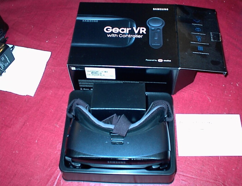 Samsung Gear VR SM-R324 With Controller