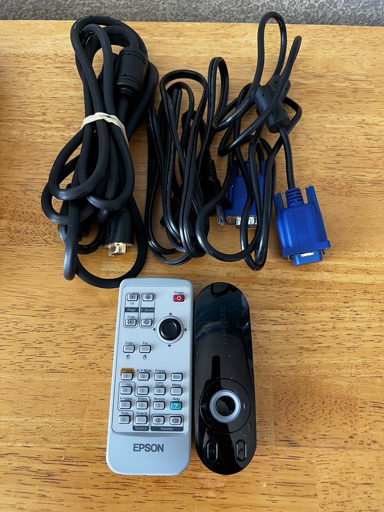 LCD Projector Epson EMP-S3 with Soft Case, Remote & Laser Pointer Tested