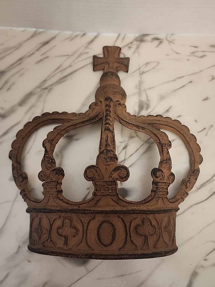 Cast Iron Rust Crown 12" Hanging Wall Decoration