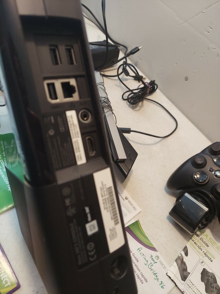 xbox 360 console kinect bundle,2 controllers w charger headphones 2 games EUC