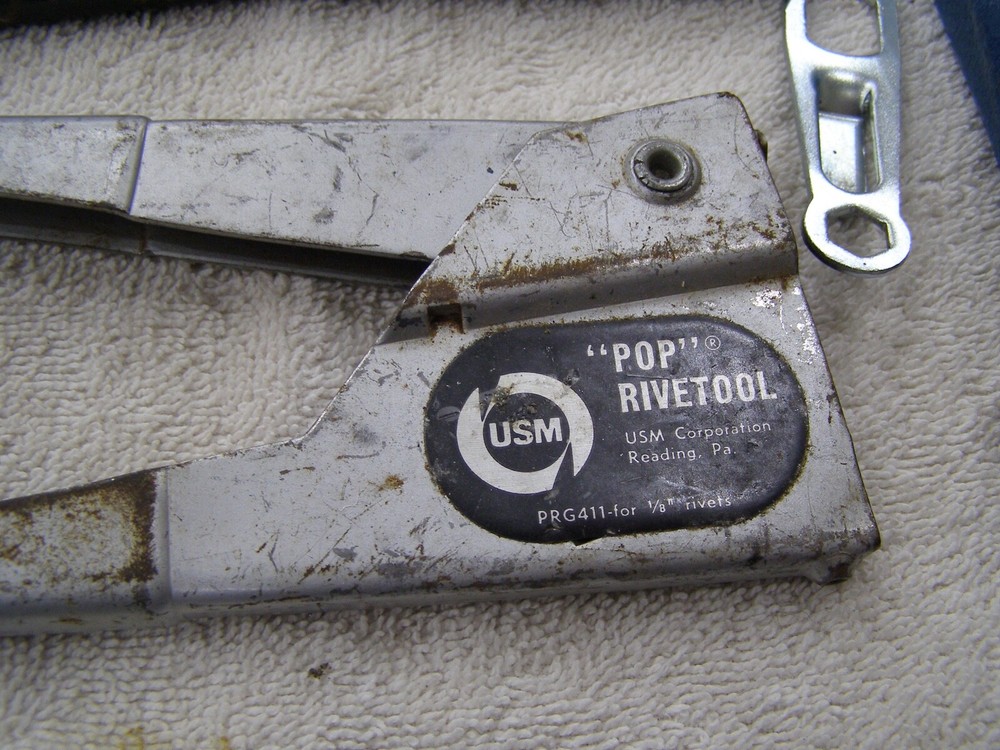 4 Rivet Guns 2 Pop Rivet USM 2 Unmarked 1 blue one missing pin + Some Rivets