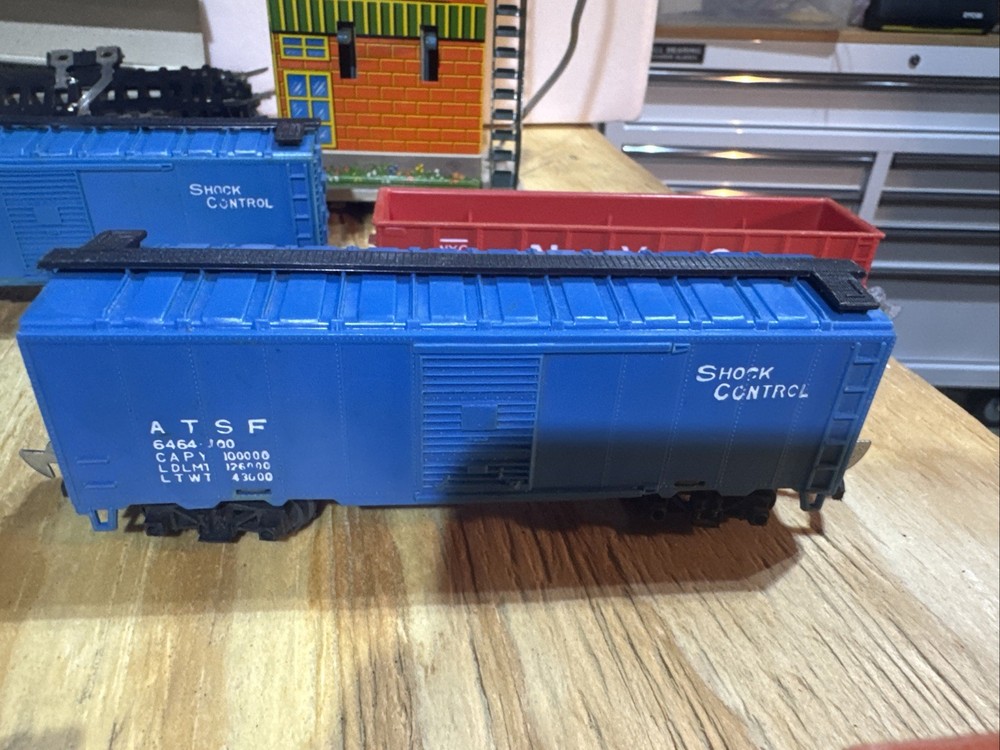 Rosko Toy Train Set - DC Powered