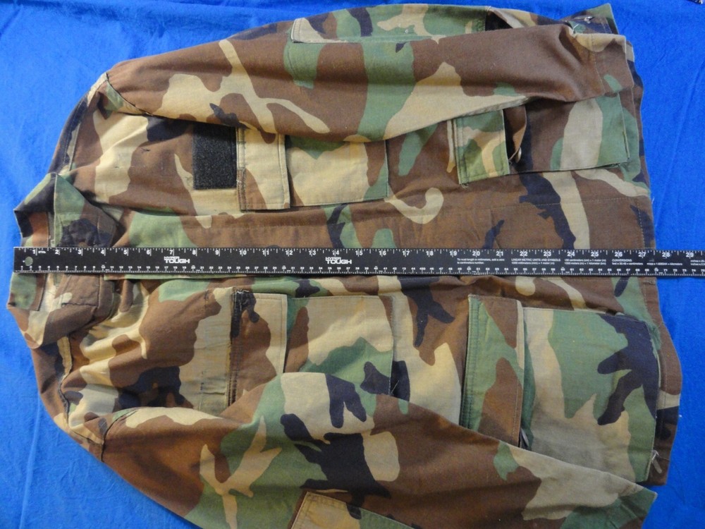 BDU WOODLAND CAMOUFLAGE JACKET W/ CHEST HOOK & LOOP ID SMALL SHORT