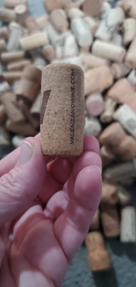 wine bottle corks, Aprox 276 Pcs. Assorted Styles, Names