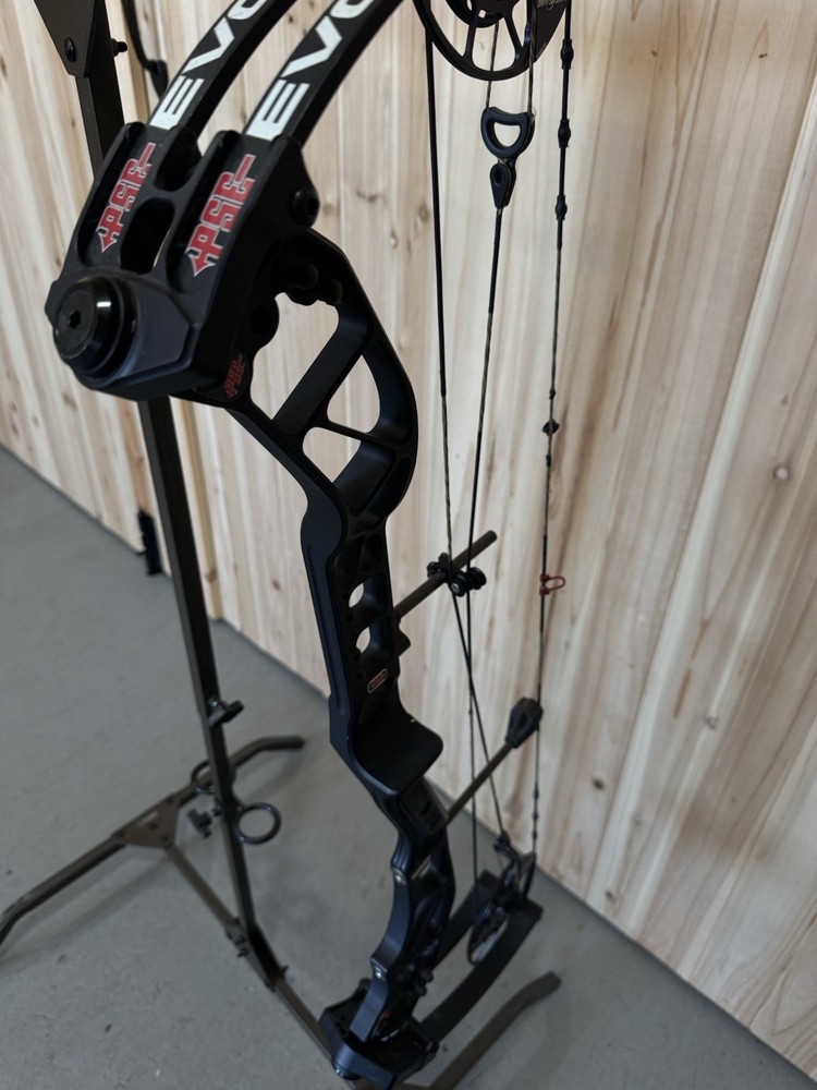 PSE EVO EVL 32 Compound Bow Right-Hand 25-30.5” 50-65#