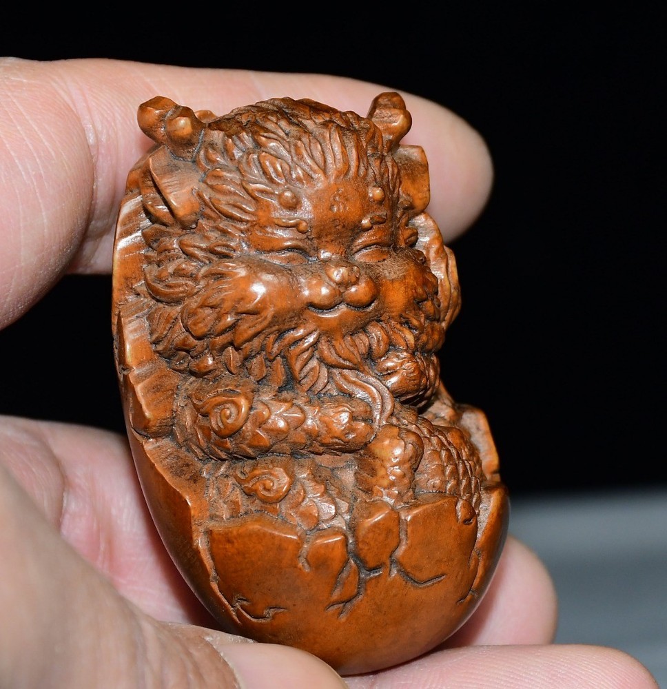 Exquisite Small Leaf Boxwood Monkey Pendant