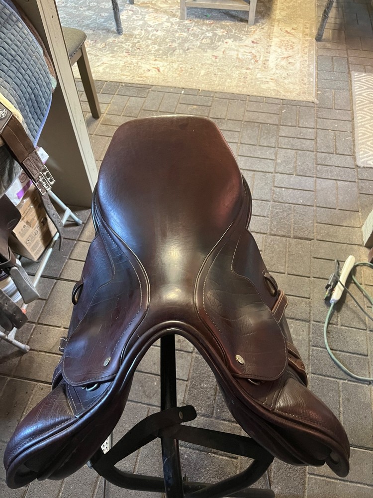 Superior Saddlery Jump Saddle 16.5