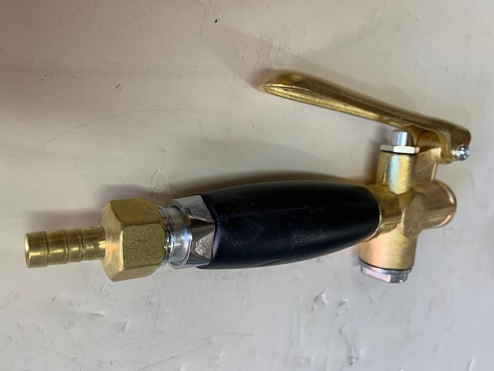 Stucco sprayer air valve