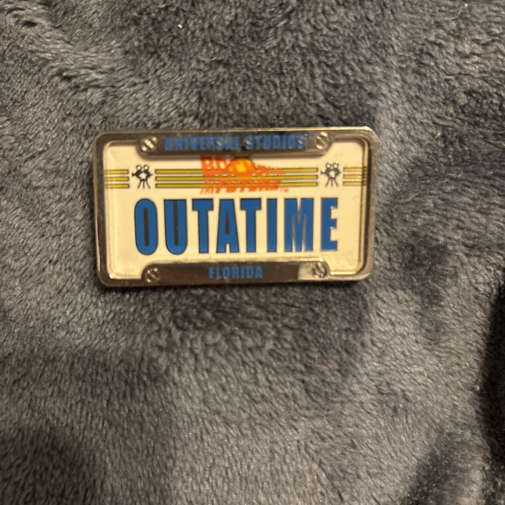 UNIVERSAL STUDIOS  BACK TO THE FUTURE OUTATIME LICENSE PLATE PIN With Frame
