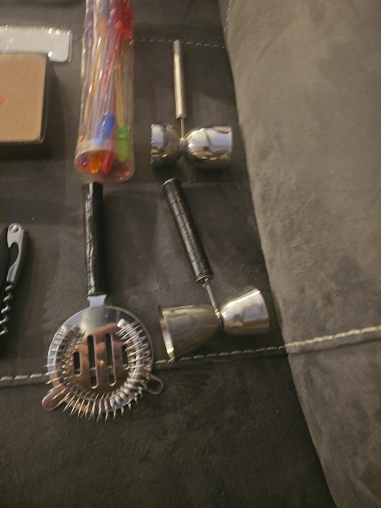Bar & Wine Lot With 12 Items
