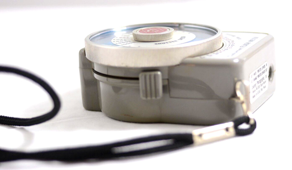 CALUMET CAMERA FLASH METER MODEL M-100 WITH STRAP (UNTESTED)