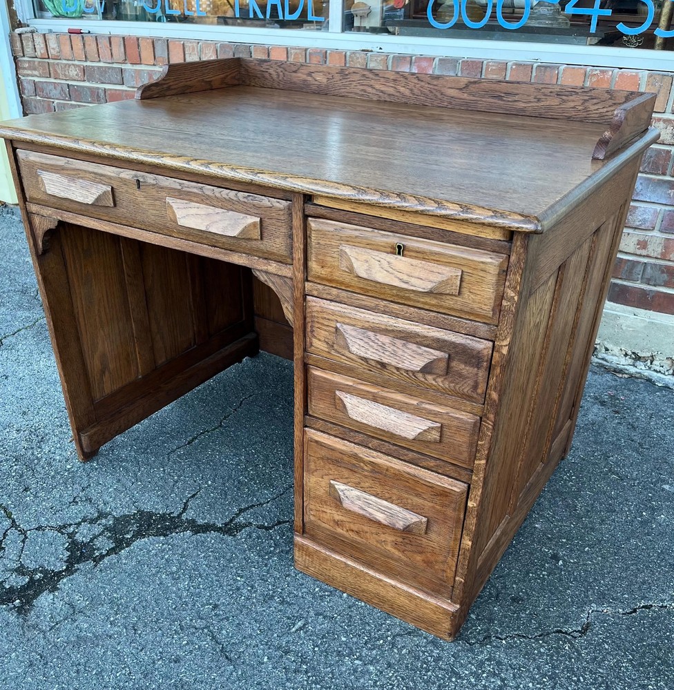 Early 20th Century Oak Desk