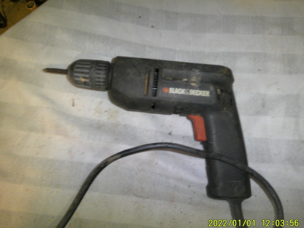 BLACK & DECKER HAND HELD ELECTRIC SCREW GUN USED
