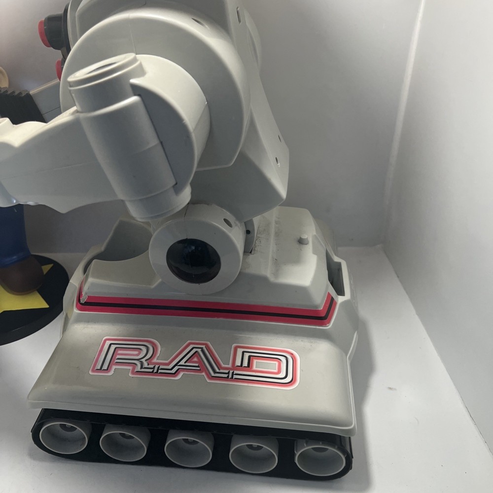 Original RAD 1.0 Radio Controlled Robot / no controller or battery