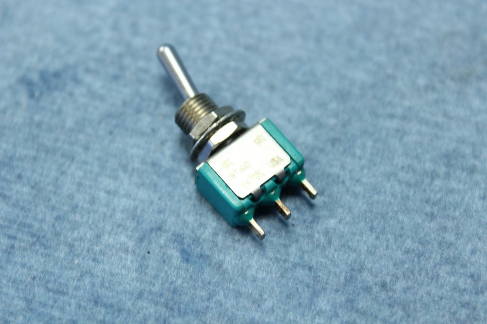 New Eaton Toggle Switch 9140 125-250VAC