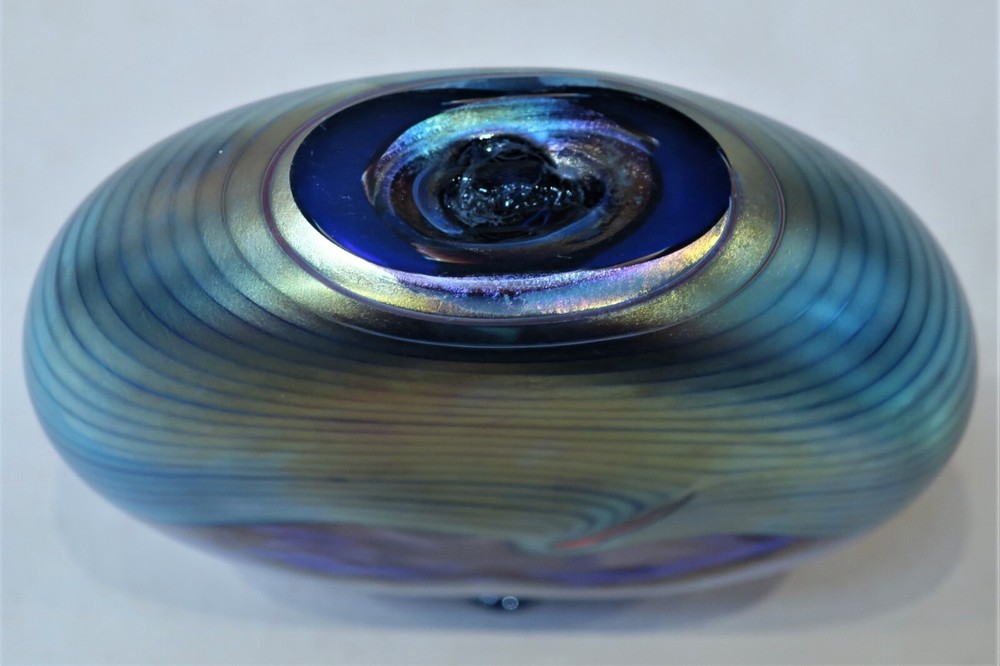 STUNNING DENIZEN STUDIO ROBERT WYNNE PULLED FEATHER IRIDESCENT VASE