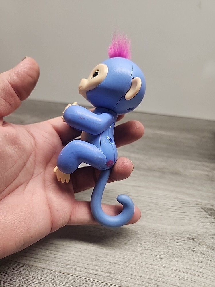 Finglering Monkey Pink Hair Works!