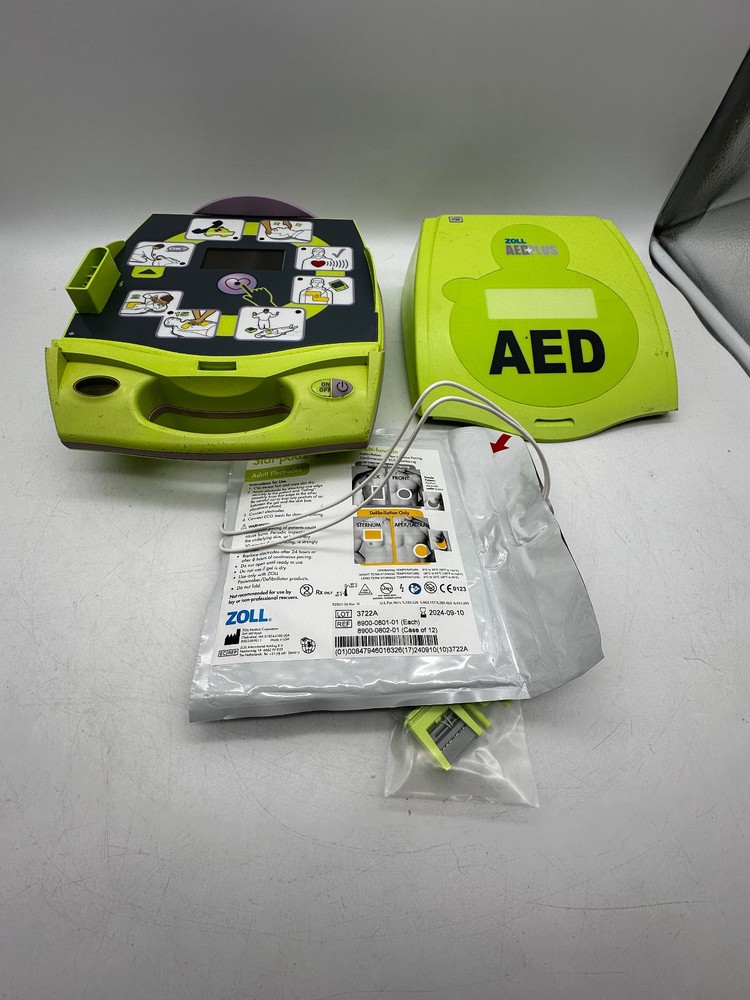 Zoll AED Plus Defibrillator with Pads