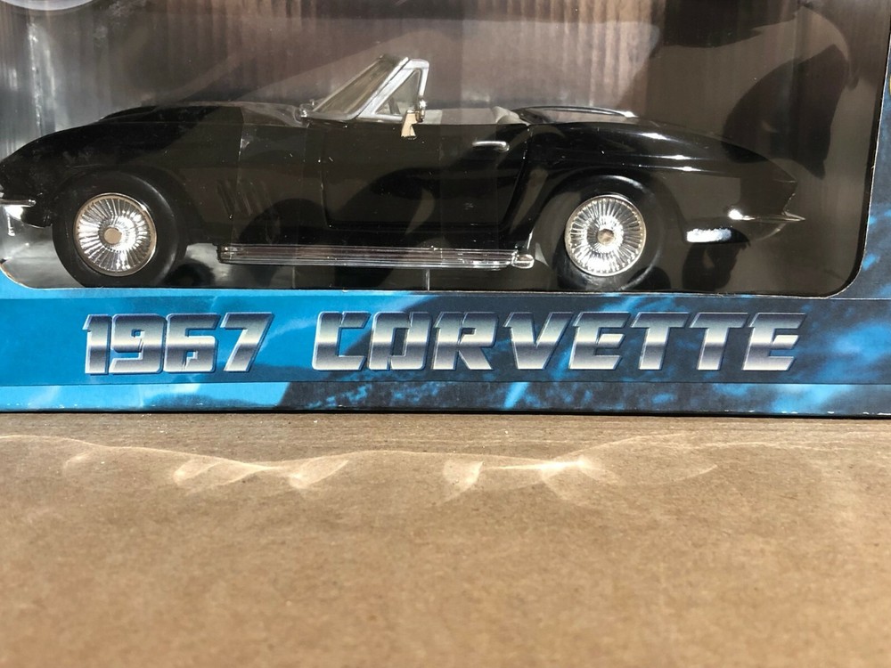 Motormax Collection 1967 Corvette 1:24 scale