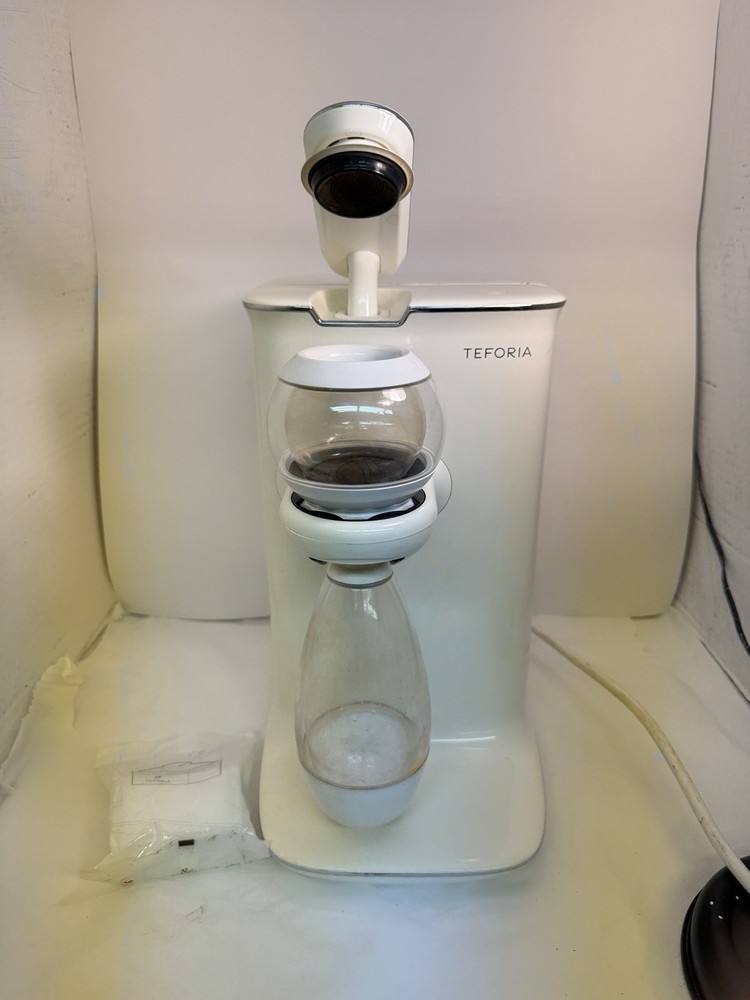 Teforia Smart Tea Infuser, an automatic brewing system.