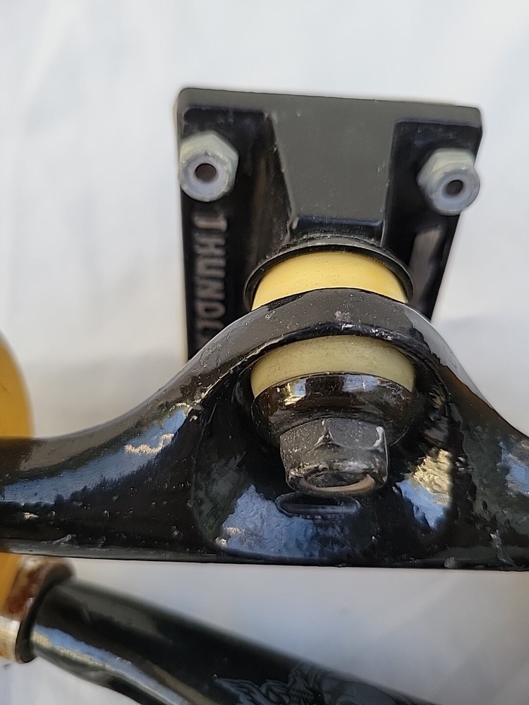 Thunder Trucks Cast Medium Profile + spitfire 61 mm wheels