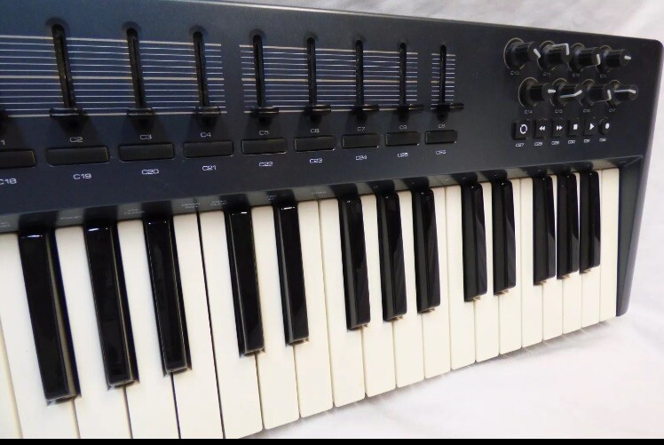 M-Audio OXYGEN 49 Key USB MIDI Electronic Keyboard Controller 3rd Gen w/ Cable