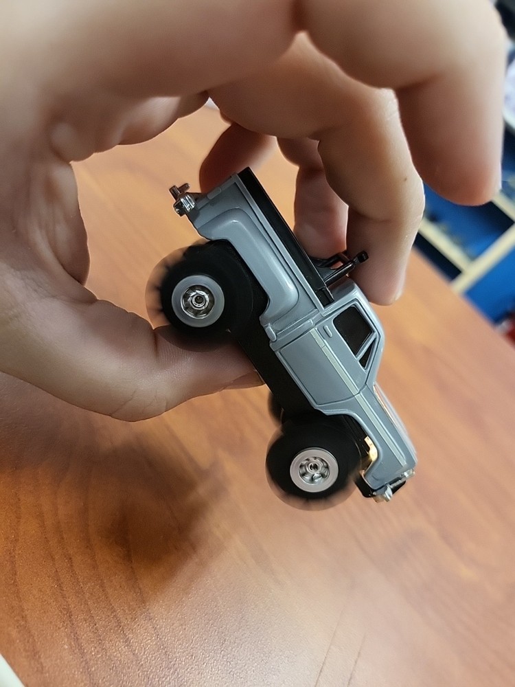 Stomper 4x4 Ford Grey Work But Back Clips Is Broken