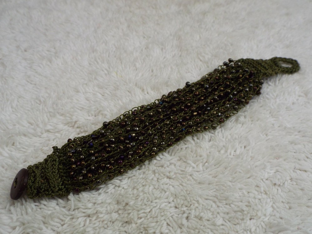 Crocheted Green Bead String Bracelet (A14)