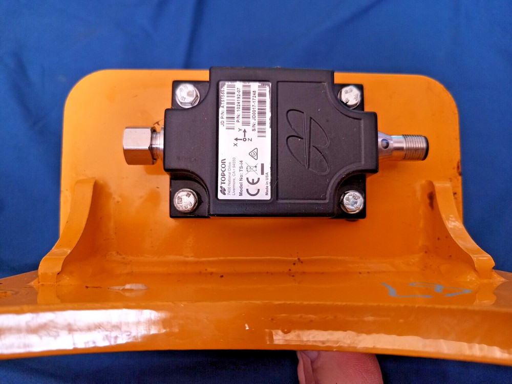 Topcon TS-I4 1024192-07 Positioning System Sensor with CAT Sensor Mounting Base