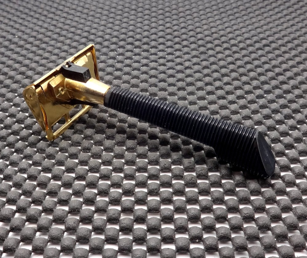 Vintage GEM Push Button Single Edge Safety Razor Clean!