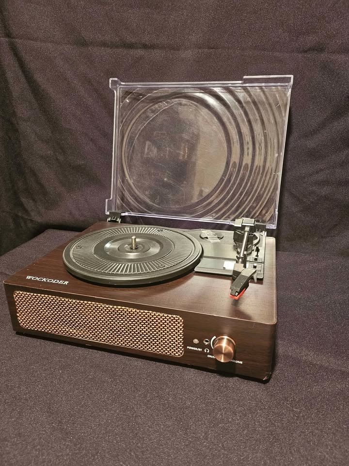 Wockoder Bluetooth Turntable Record Player – Built-In Speakers – RCA Out – Works