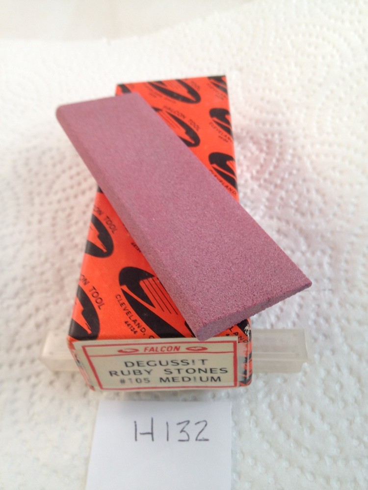 1 FALCON DEGUSSIT WHETSTONE. #105. MEDIUM. POLYCRYSTALLINE RUBY STONE (H132)