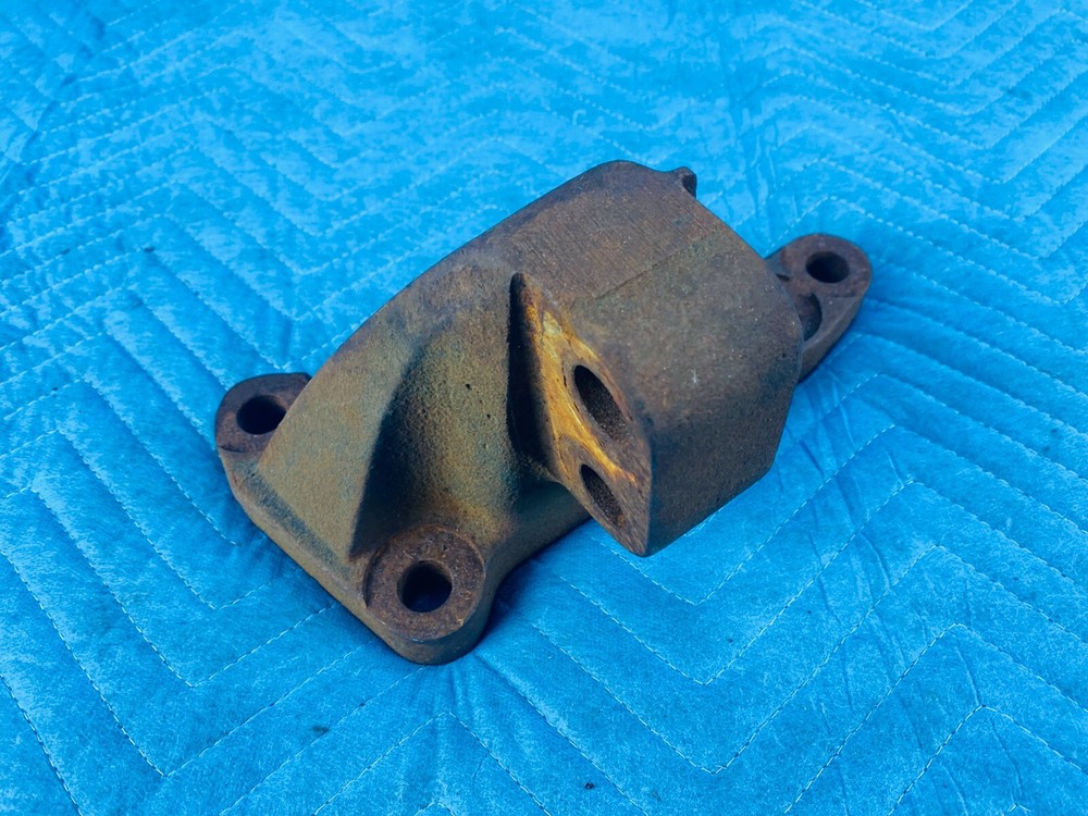 Detroit DD15 Engine Rear Mount 01-31372-000 OEM