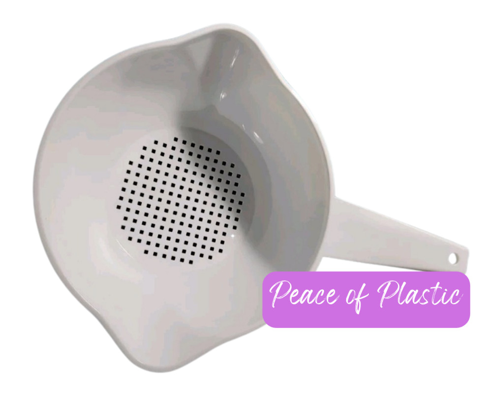 Tupperware New 1 Qt White Colander Strainer with Handle & Spouts