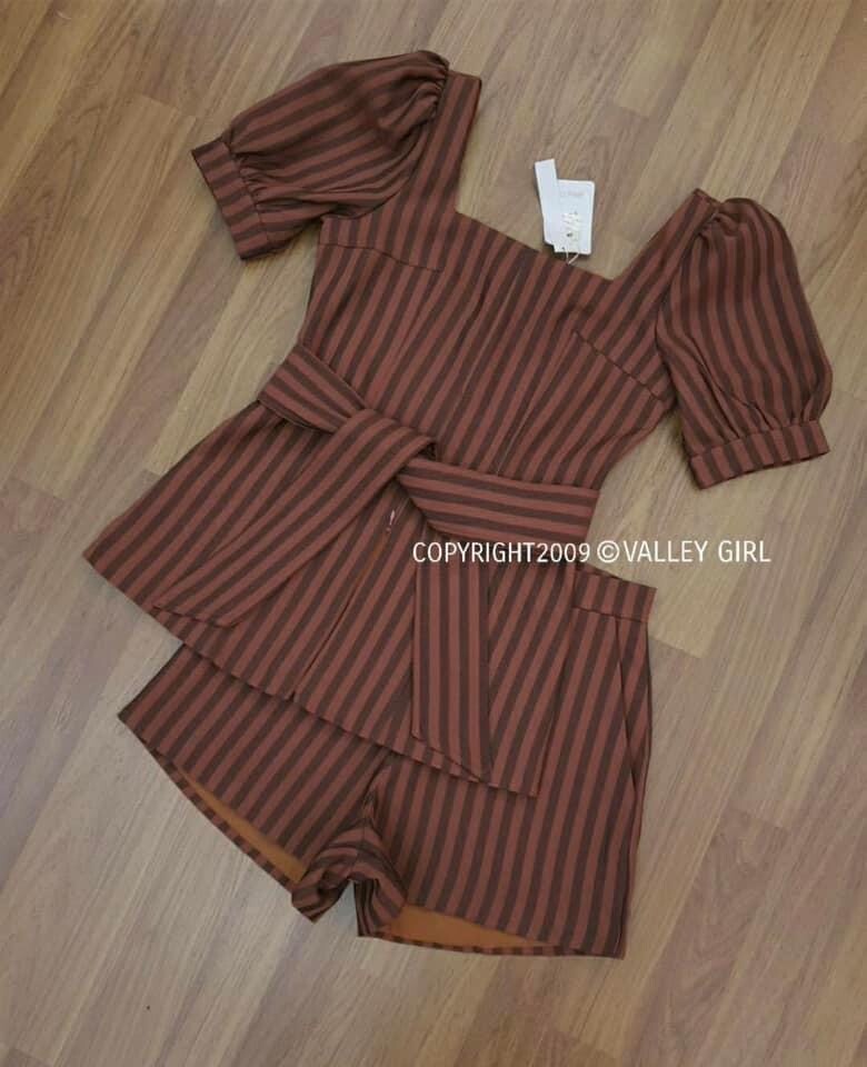 Women two-piece set with bow tie. Pre-owned. Size:S