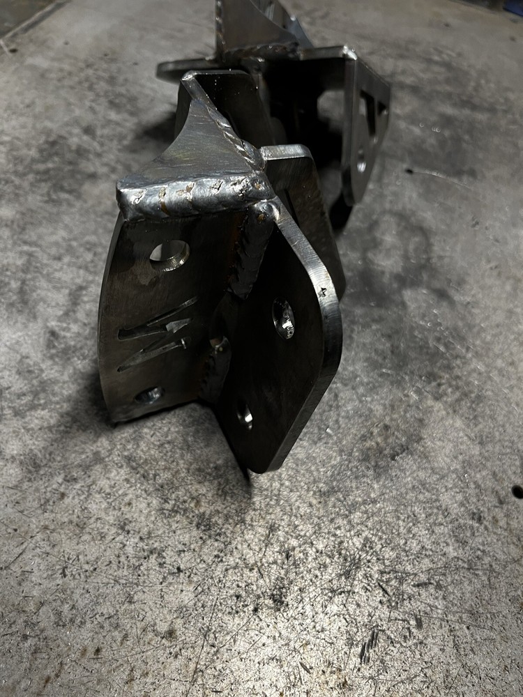 Offset Traction Bar Frame Mounts (3/4” Bolt Hole)