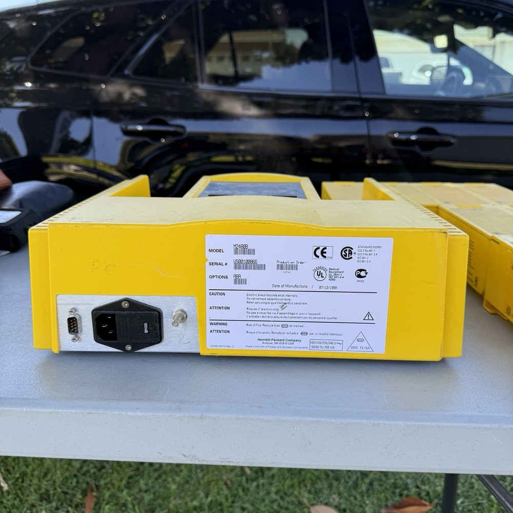 HP Defibrillator battery Charger