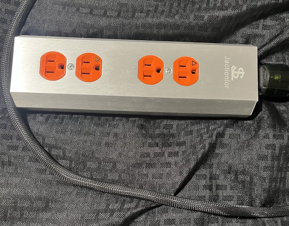 Silver Jactionlor AC Power Distributor 4 Outlet