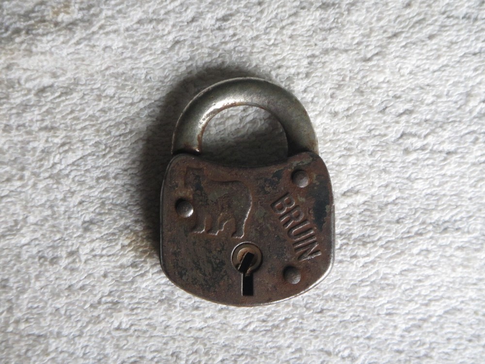 vintage  Bruin eagle lock co padlock  (No Key