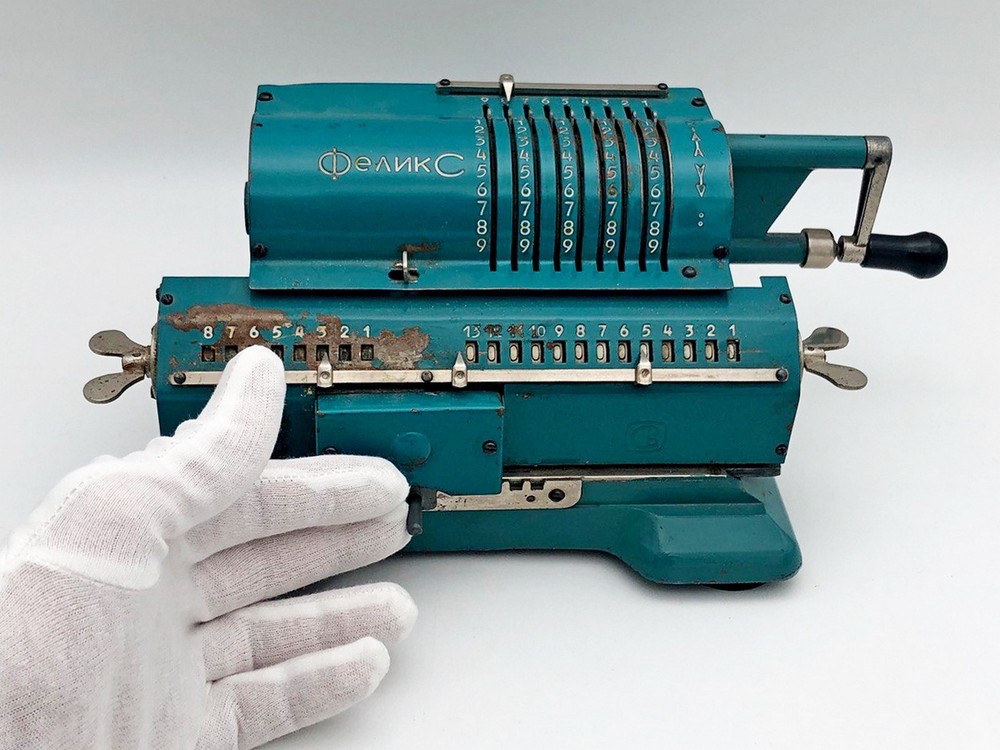 Felix Arithmometer Vintage Calculating Device Pre-computer Adding Machine USSR