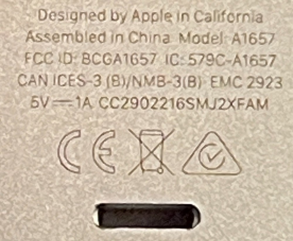 Apple A1657 Magic Mouse 2 Wireless Mouse - Silver (MLA02LL/A) Works Perfect!